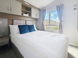 Premium Lodge - Sleeps 8 - Seton Sands Beach