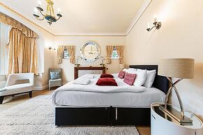 Spacious Home With Private Parking