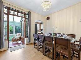 Spacious Home With Private Parking