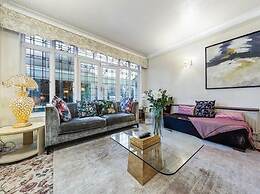 Spacious Home With Private Parking