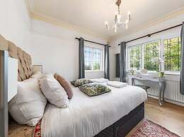 Spacious Home With Private Parking
