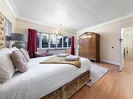 Spacious Home With Private Parking