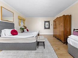 Spacious Home With Private Parking