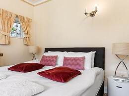 Spacious Home With Private Parking