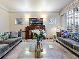 Spacious Home With Private Parking