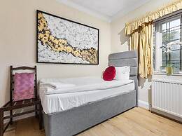 Spacious Home With Private Parking