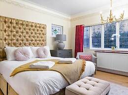Spacious Home With Private Parking