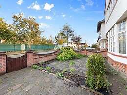 Spacious Home With Private Parking