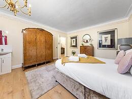 Spacious Home With Private Parking