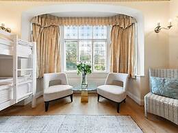 Spacious Home With Private Parking