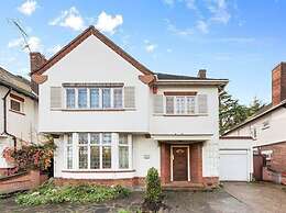Spacious Home With Private Parking