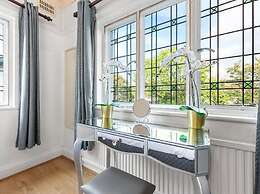 Spacious Home With Private Parking