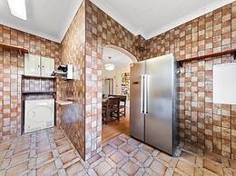 Spacious Home With Private Parking