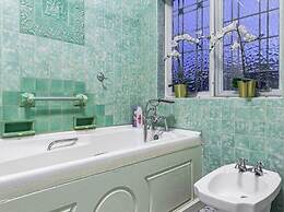 Spacious Home With Private Parking