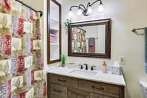6 Mi to Dtwn Cincinnati: Dog-friendly Apt w/ Yard