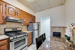 Easy Train Access! Quiet New York Commuter Apt