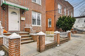 Easy Train Access! Quiet New York Commuter Apt