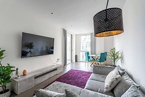 Modern Cozy Kingston Flat, 5 Mins to Train Station