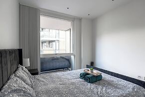 Modern Cozy Kingston Flat, 5 Mins to Train Station