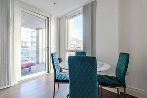 Modern Cozy Kingston Flat, 5 Mins to Train Station