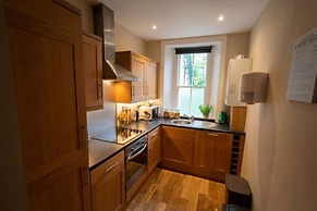 Central-ground Floor-private Garden With Parking