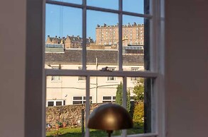 2bed 2bath Apartment Beneath Edinburgh Castle