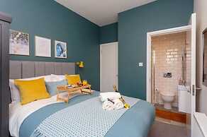2bed 2bath Apartment Beneath Edinburgh Castle