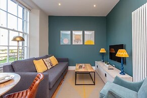 2bed 2bath Apartment Beneath Edinburgh Castle