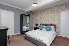 3 Bedroom Apartment on 5th Floor With Elevator