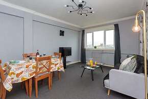 3 Bedroom Apartment on 5th Floor With Elevator