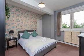 3 Bedroom Apartment on 5th Floor With Elevator
