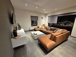 Modern Apartment in a Prime Location!