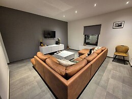 Modern Apartment in a Prime Location!