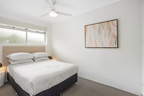 Spacious 2-bed Apartment Near City Centre