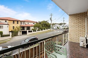 Spacious 2-bed Apartment Near City Centre