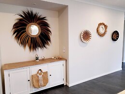 Modern Seaside Boho Incl Breakfast