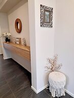 Modern Seaside Boho Incl Breakfast