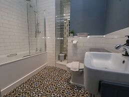 Ravenswood Penthouse