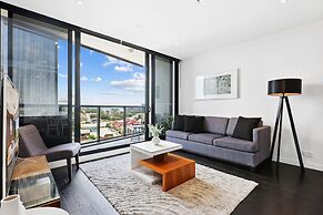 Chic 1-bedroom Apartment With Pool