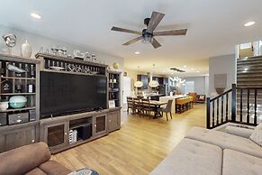Stylish 3BR Home w/ Patio, W & D