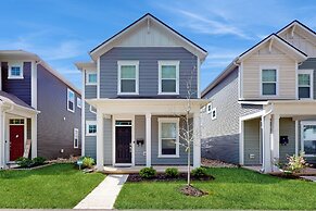 Stylish 3BR Home w/ Patio, W & D