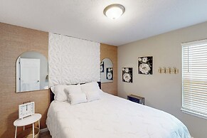 Stylish 3BR Home w/ Patio, W & D
