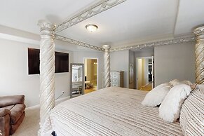 Stylish 3BR Home w/ Patio, W & D