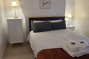 2 Bed - Work - Holiday - Pets Welcome - Parking