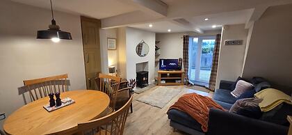 2 Bed - Work - Holiday - Pets Welcome - Parking