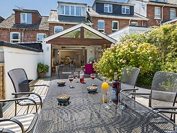 Shipwrights, 11 Coronation Road