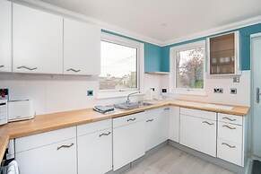 Beachside Stay - 4 Mins Walk - Free Parking