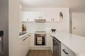 Markwell Surf · Courtyard Stay Steps from Beach