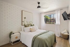 Markwell Surf · Courtyard Stay Steps from Beach