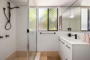 Markwell Surf · Courtyard Stay Steps from Beach